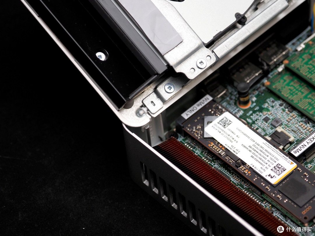 Intel迷你主机性能翻身之作!ASUS NUC 15 Pro Plus U9首发评测