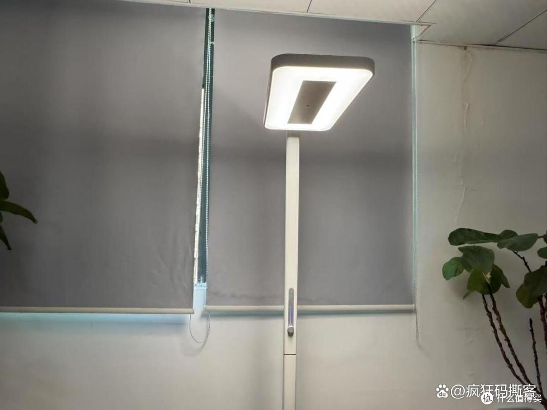 孩视宝大路灯值得买吗?书客、孩视宝、月影护眼大路灯强强对决