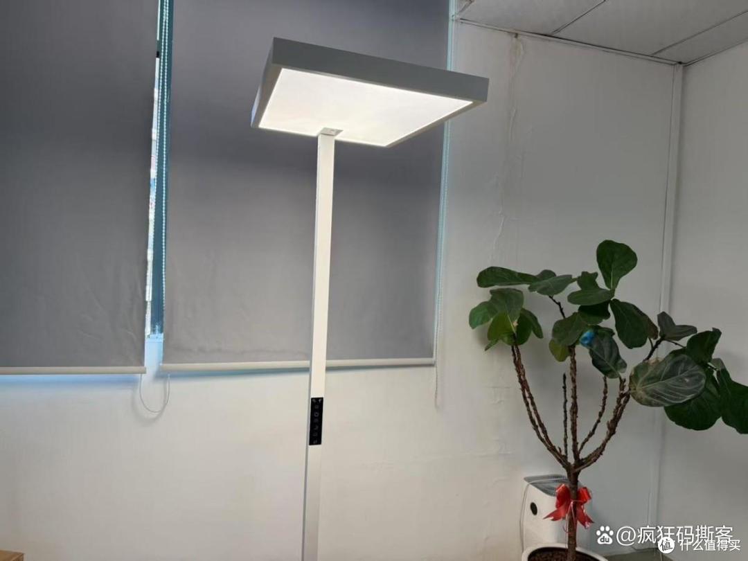 孩视宝大路灯值得买吗?书客、孩视宝、月影护眼大路灯强强对决