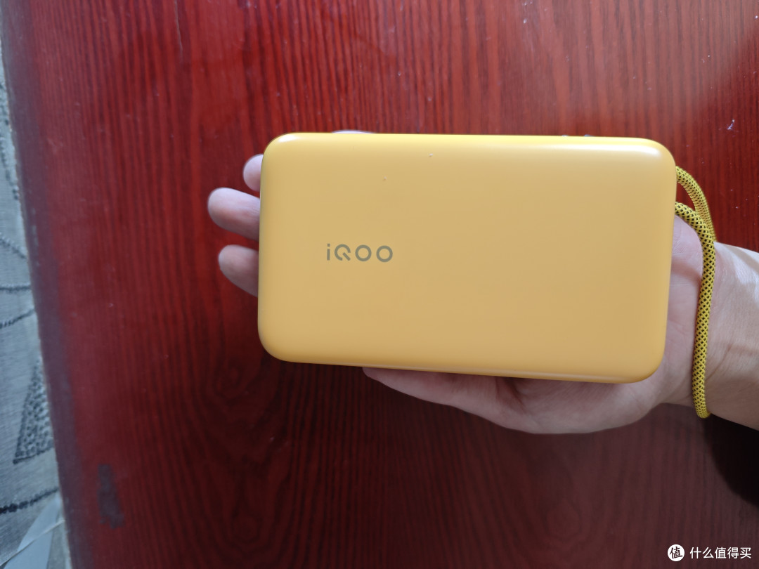【出门游玩神器】iQOO 充电宝实测:自带线的快乐我悟了!