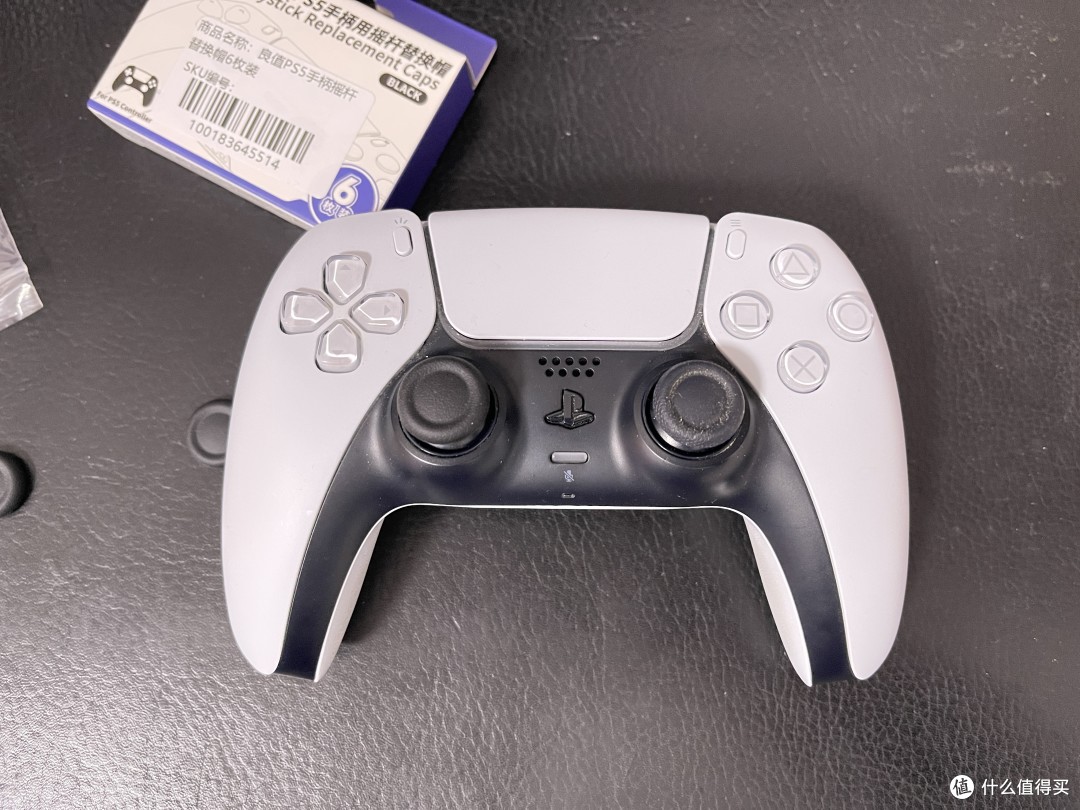PS5手柄摇杆帽“裂开了”，玩着GT7破防了