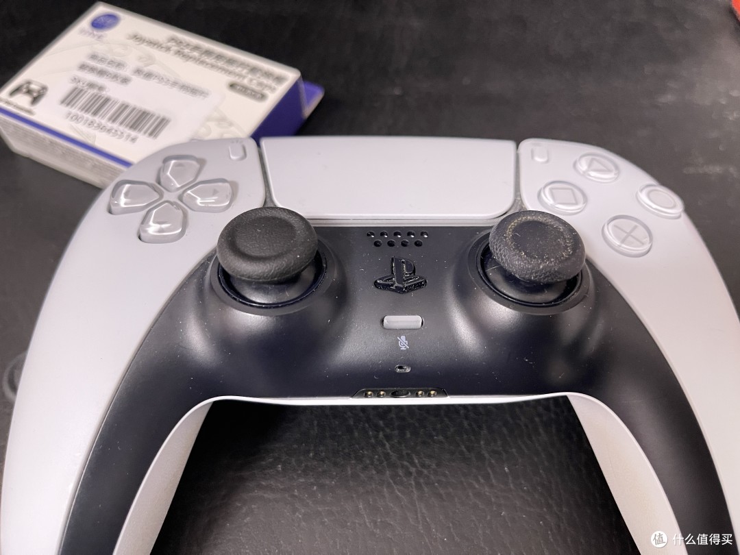 PS5手柄摇杆帽“裂开了”，玩着GT7破防了