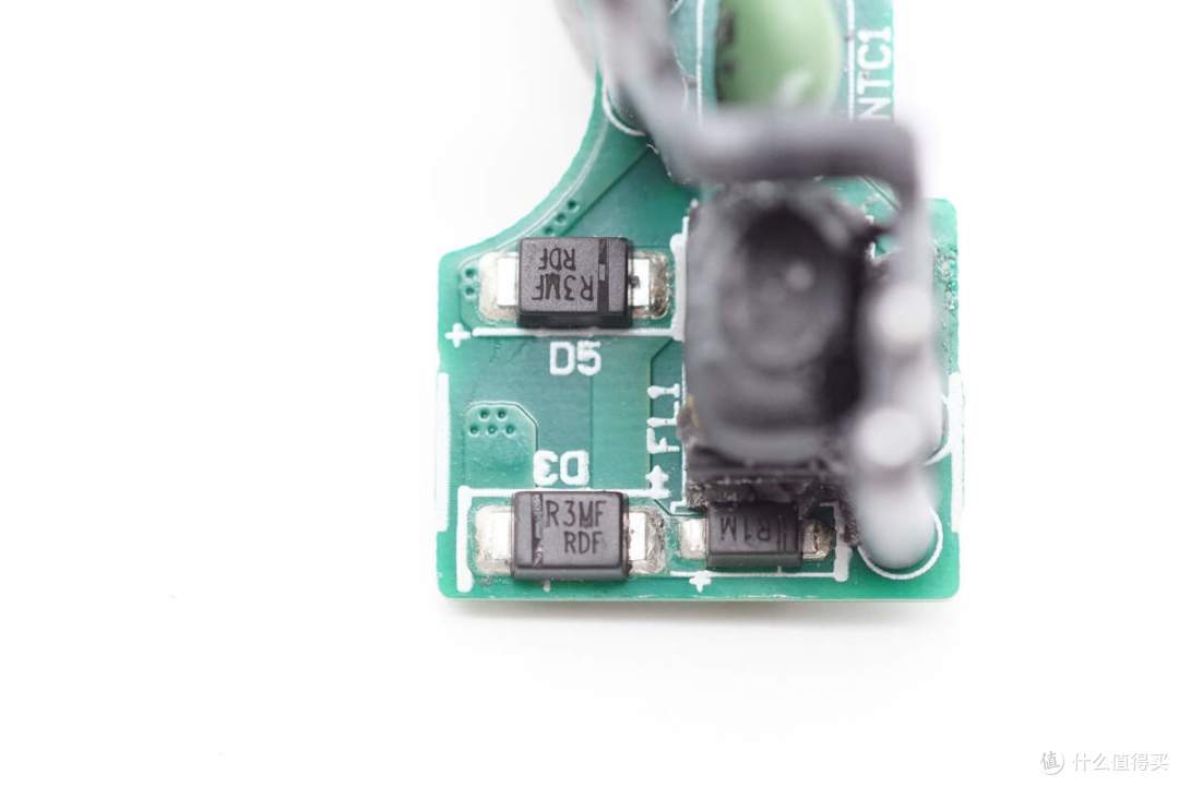 拆解报告：华为Pura X原装66W冰糖全能氮化镓充电器HW-110600C05
