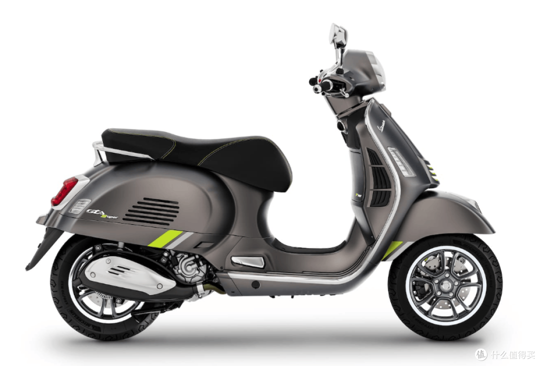 Vespa GTS 310 复古摩托车