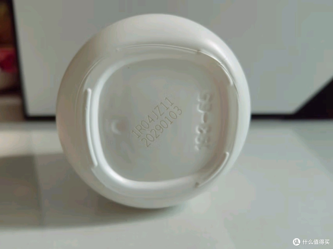 百雀羚维生素E精华霜:敏感肌的全天候滋润守护