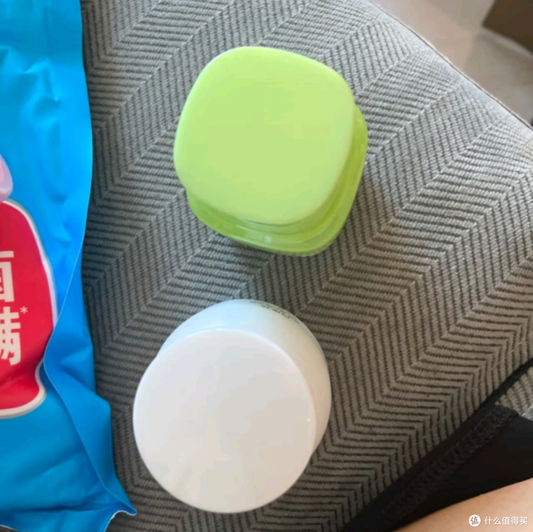 百雀羚维生素E精华霜:敏感肌的全天候滋润守护