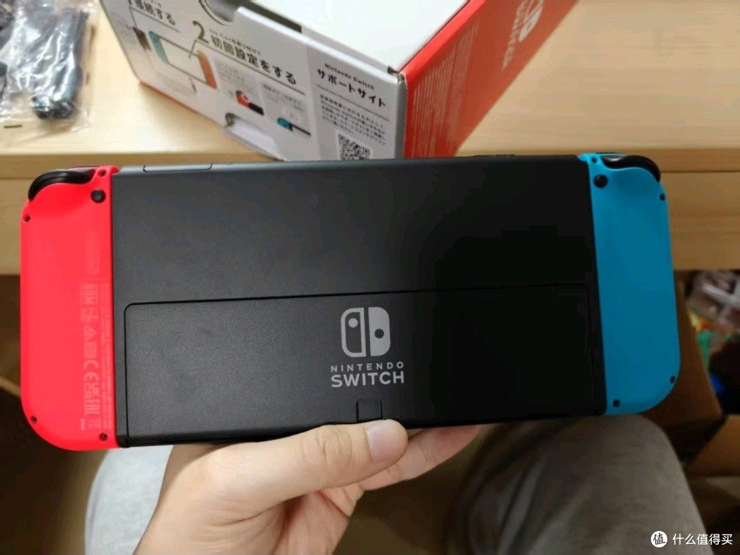 任天堂Switch OLED日版红蓝64GB：便携家用，体感游戏新体验