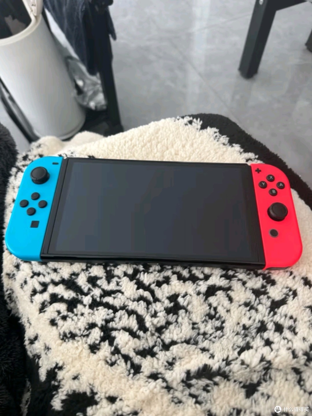 任天堂Switch OLED日版红蓝64GB：便携家用，体感游戏新体验