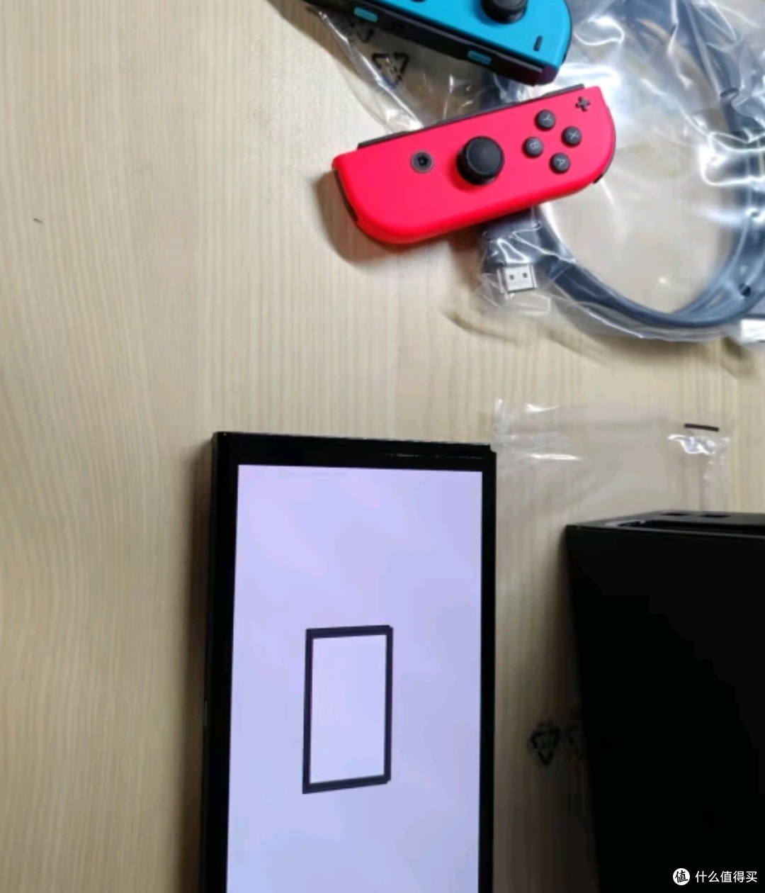 任天堂Switch日版OLED红蓝：掌机新选择，游戏新体验
