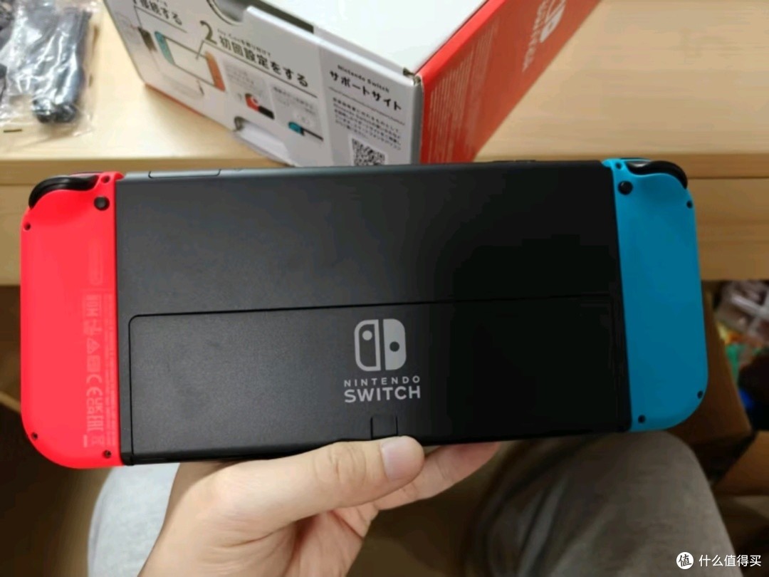 任天堂Switch日版OLED红蓝：掌机新选择，游戏新体验