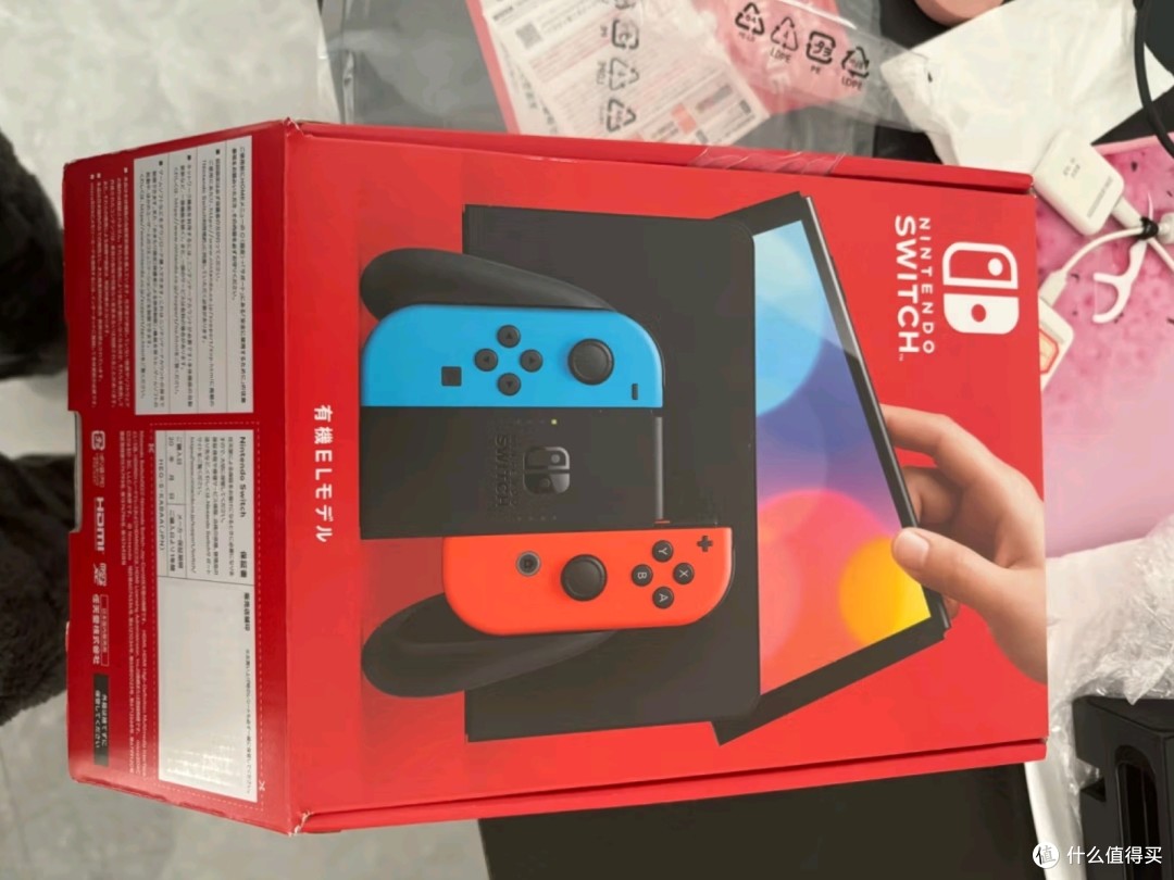 任天堂Switch OLED：便携家用游戏新体验