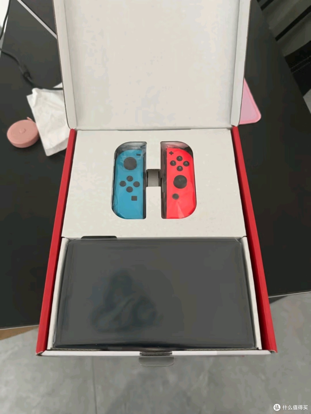任天堂Switch OLED：便携家用游戏新体验