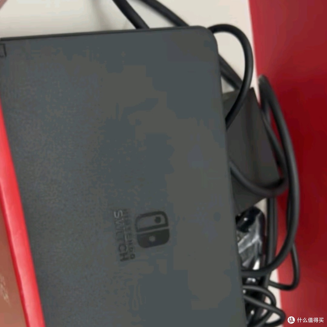 任天堂Switch OLED：便携家用游戏新体验