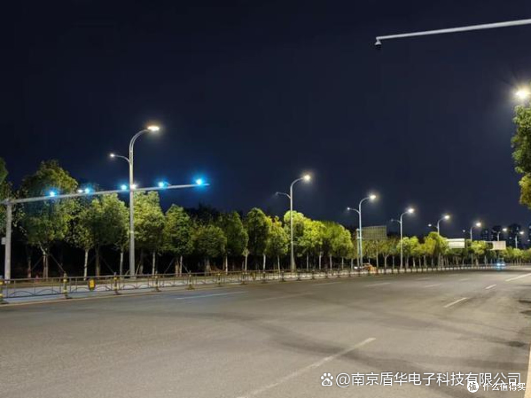 4G Cat.1单灯控制器:盾华路灯智慧照明的革新者