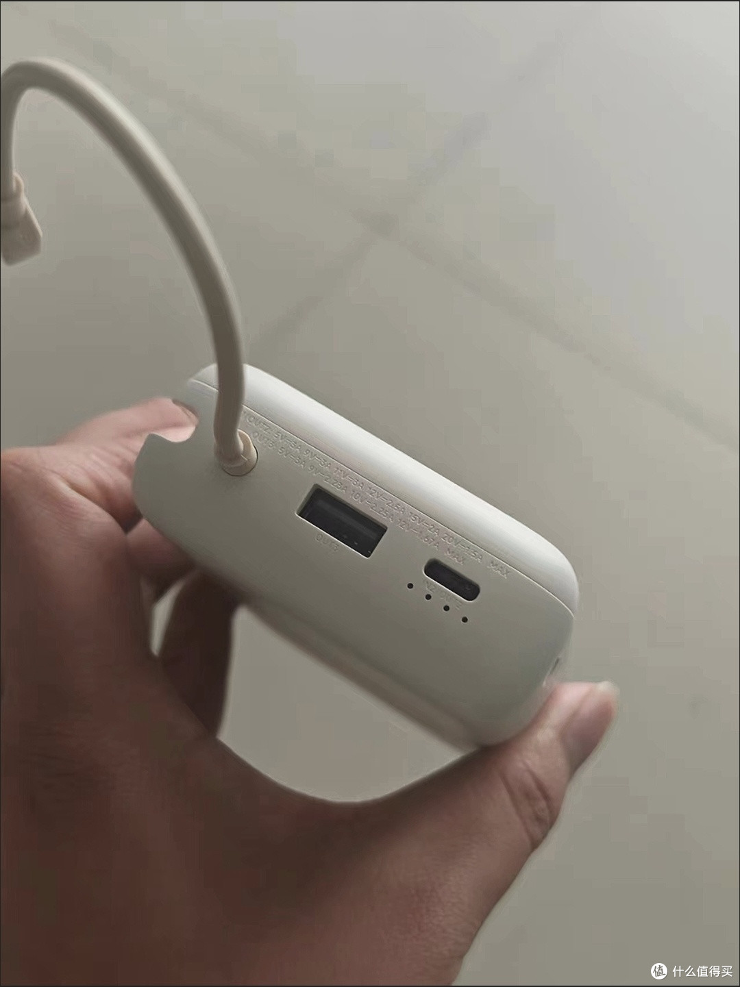 清明出游必备好物:自带线充电宝真方便