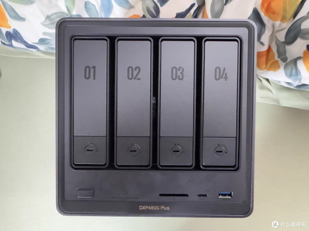 绿联DXP4800 Plus:智商税还是真香机?用不好连晾衣架都不如!