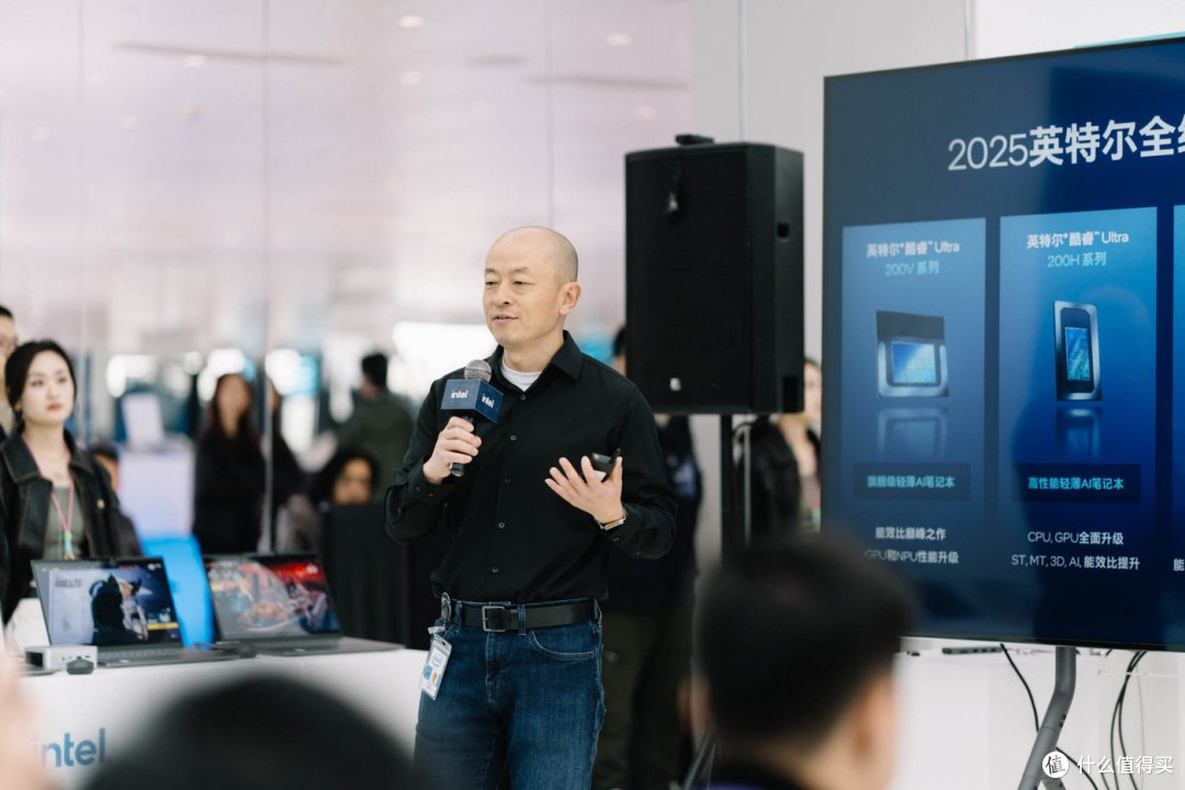 让笔记本左手静音长续航,右手AI全生态,英特尔是如何做到的?