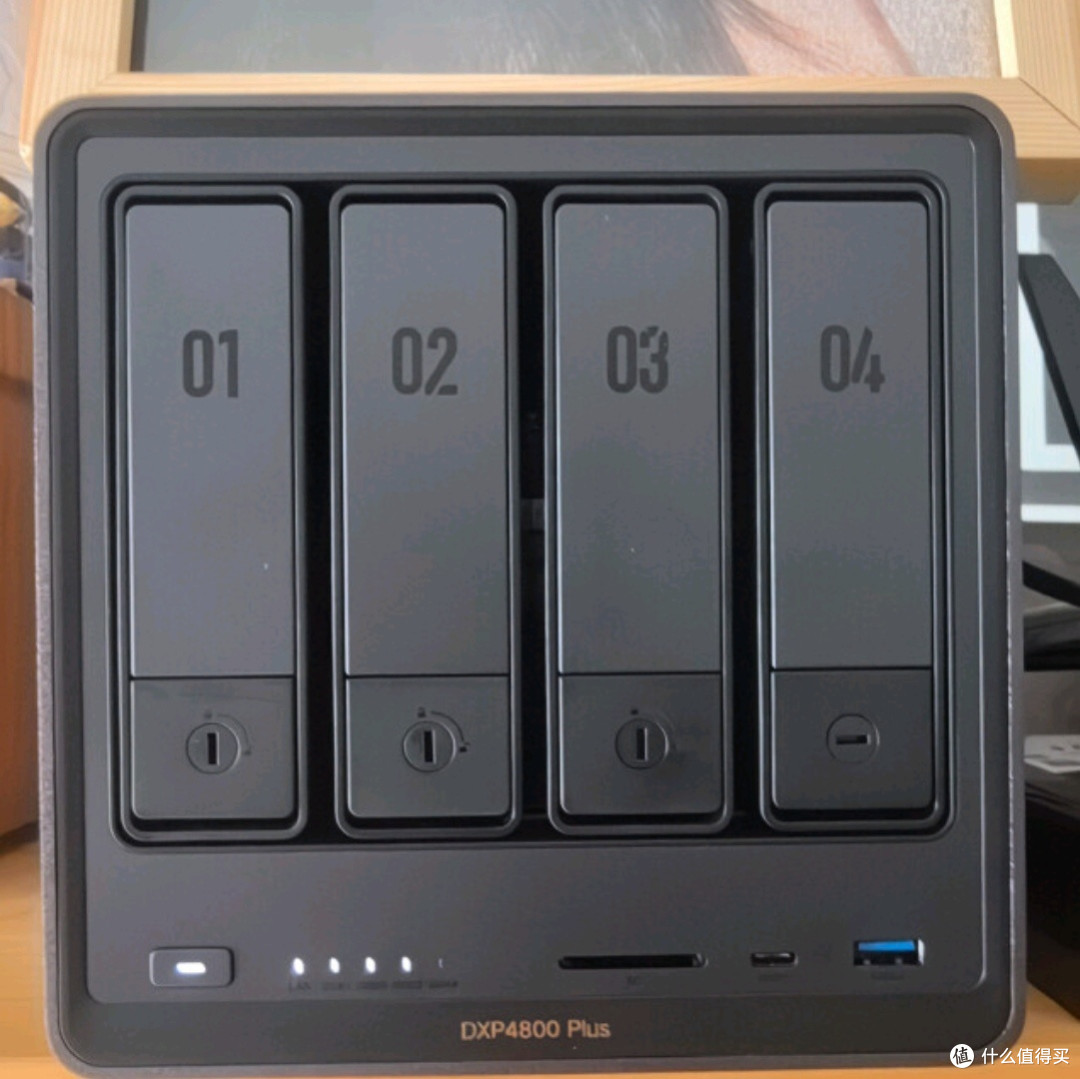 绿联私有云DXP4800 Plus：打造个人与家庭的数字存储新纪元