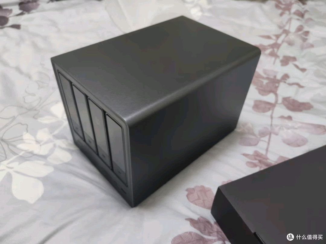 绿联私有云DXP4800 Plus：打造个人与家庭的数字存储新纪元