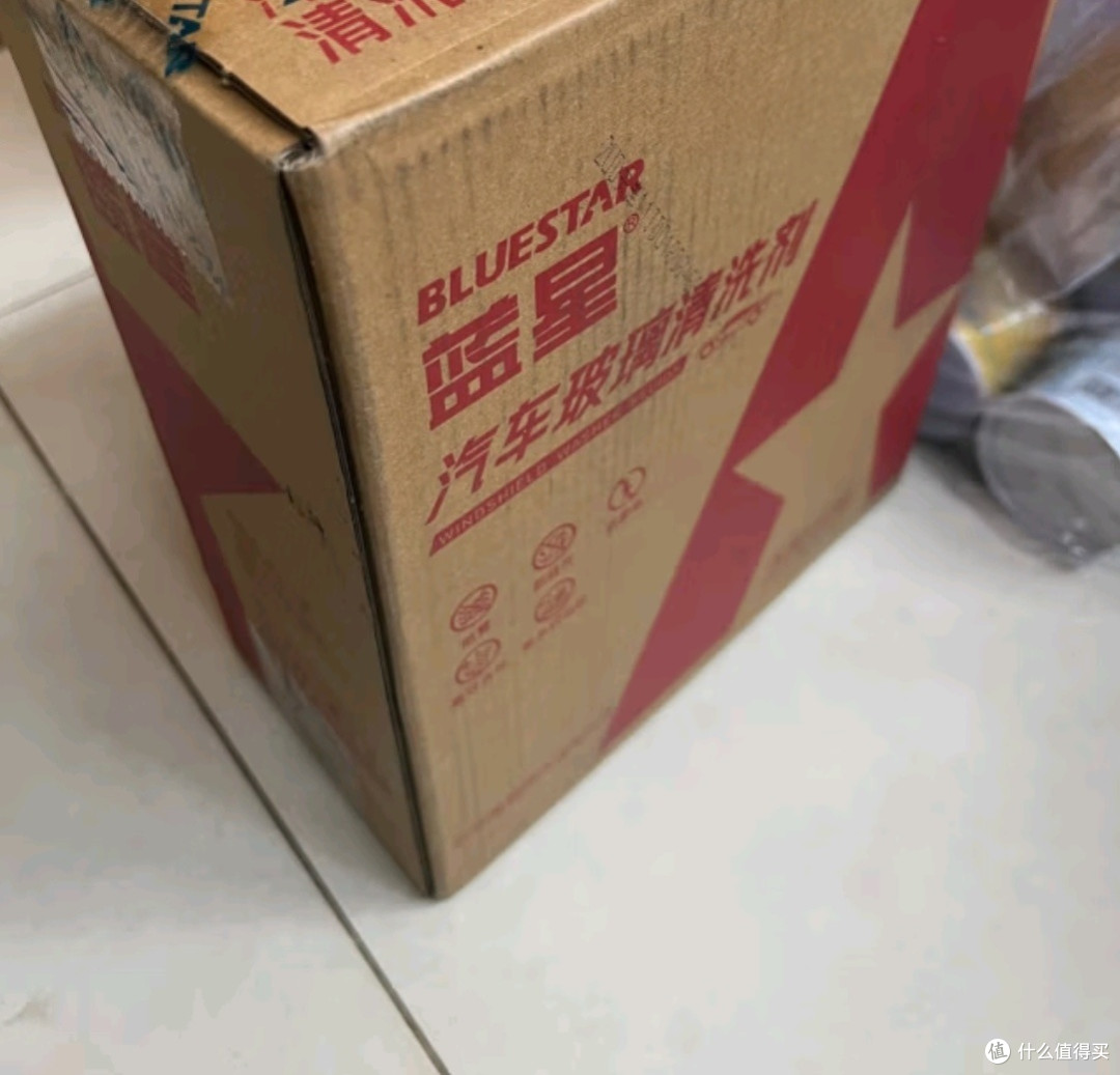 蓝星玻璃水0℃:汽车清洁的得力助手,强力去污守护驾驶视野