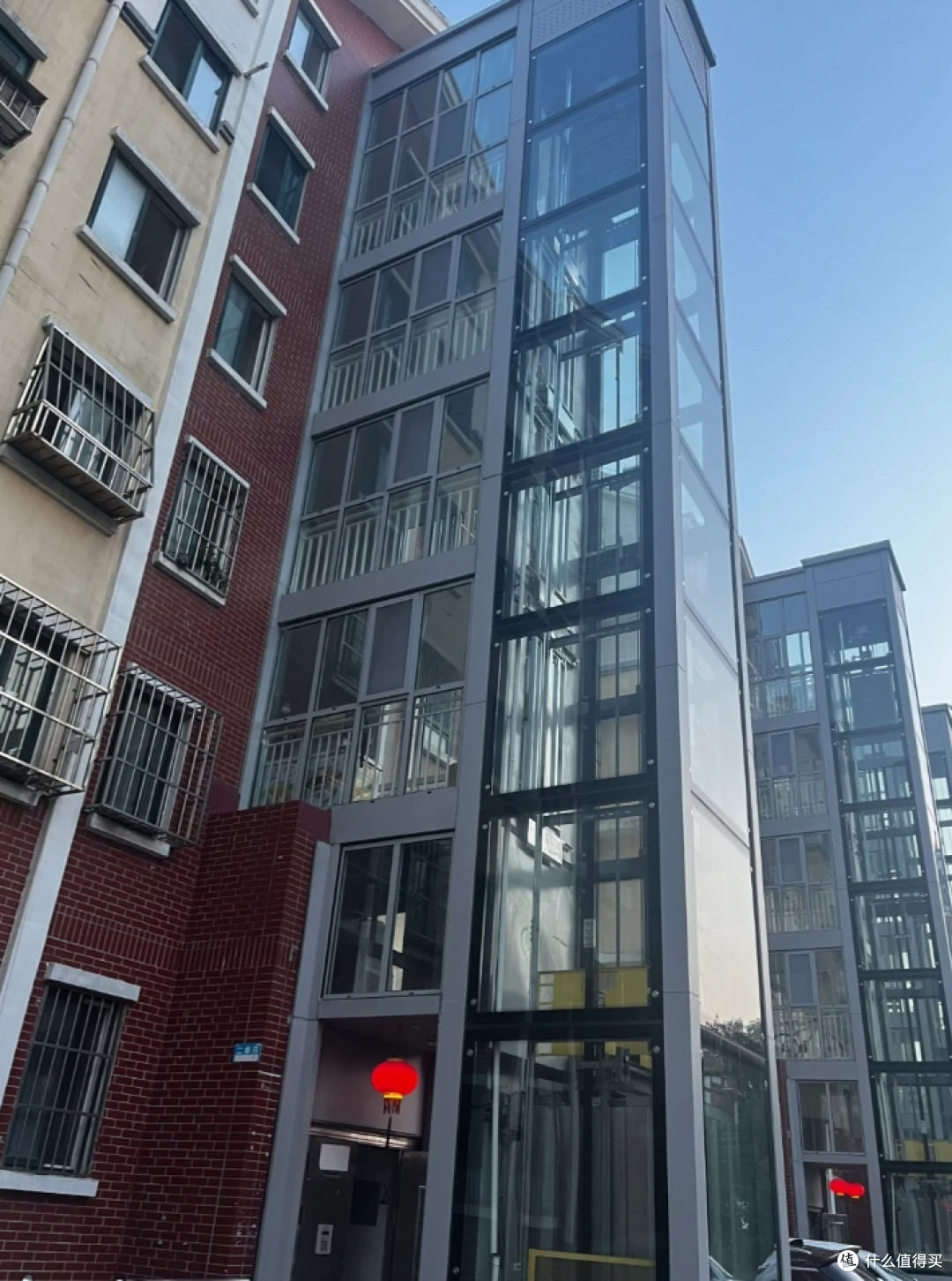 老小区第一批加装电梯的业主,为什么开始反悔了?原因很扎心