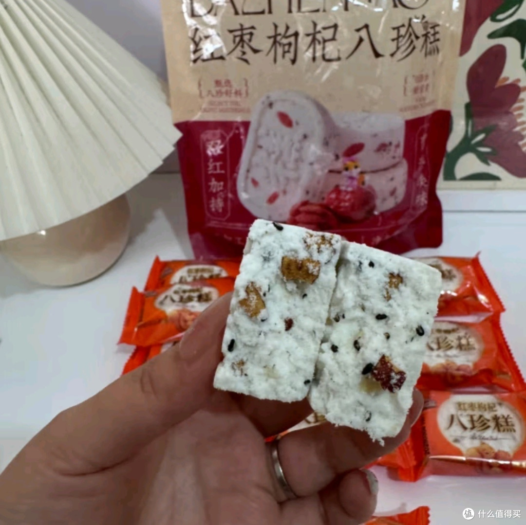 三只松鼠枸杞红枣八珍糕:传统韵味,健康新选择