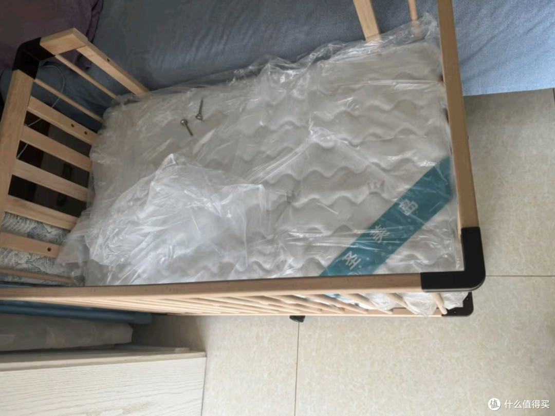 圣美岛（Senmidor）榉木婴儿床：为宝宝打造安全舒适的成长空间