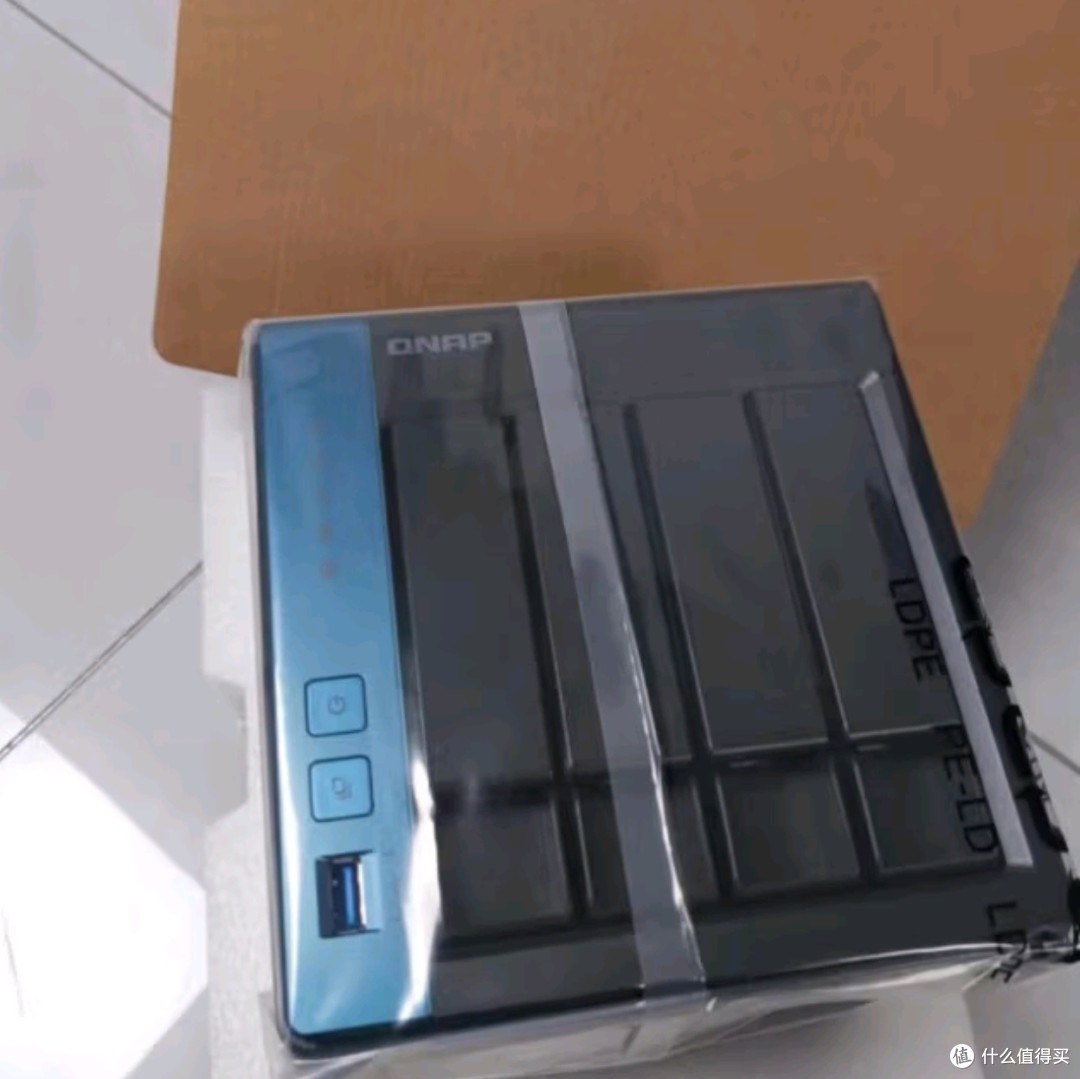 四盘位四核心NAS私有云存储，高效管理您的数字生活