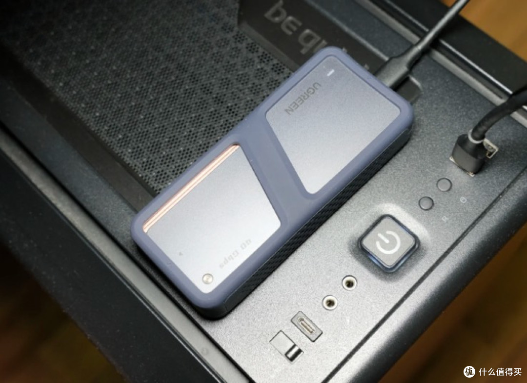 绿联USB4固态硬盘盒，快速又安全
