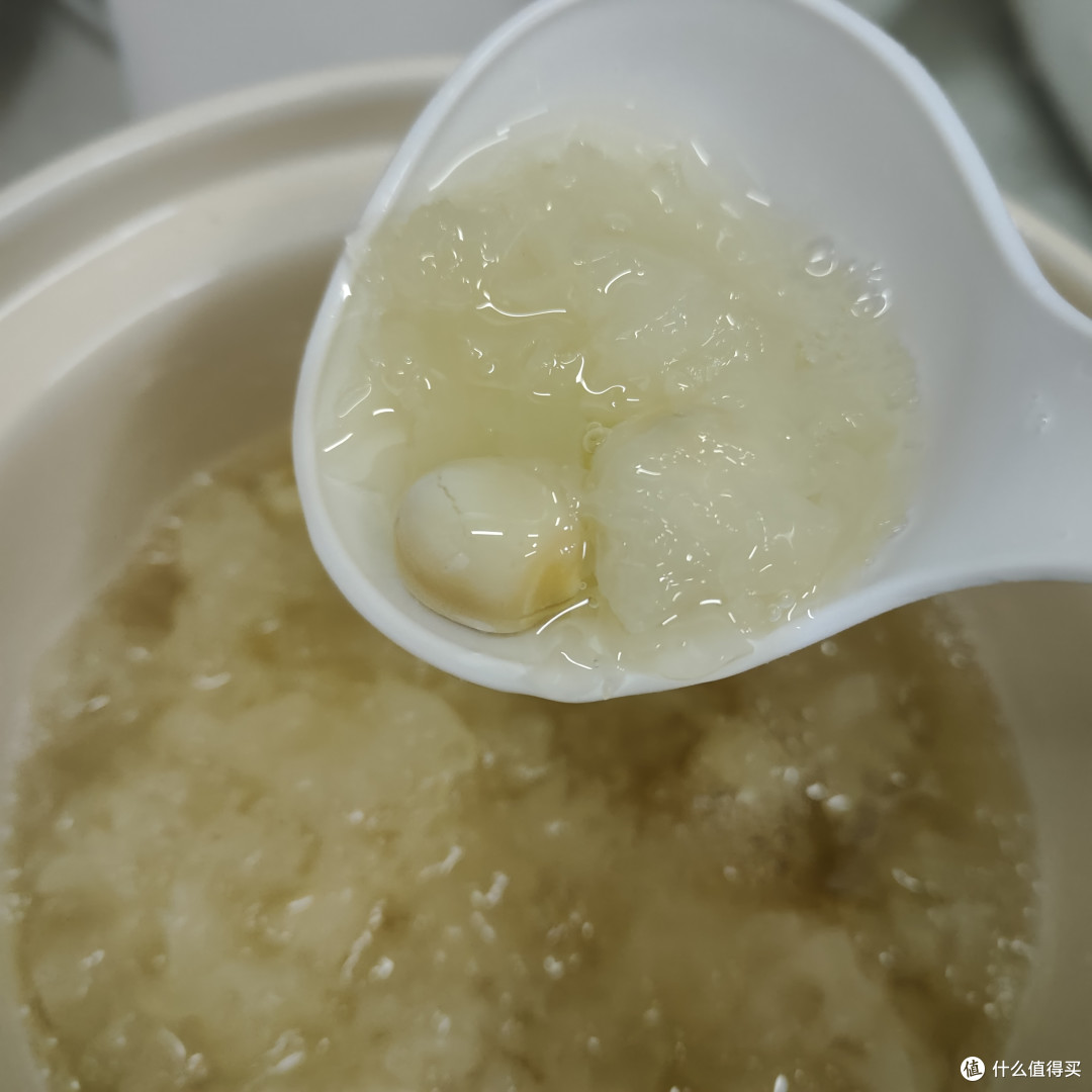 银耳莲子羹特写
