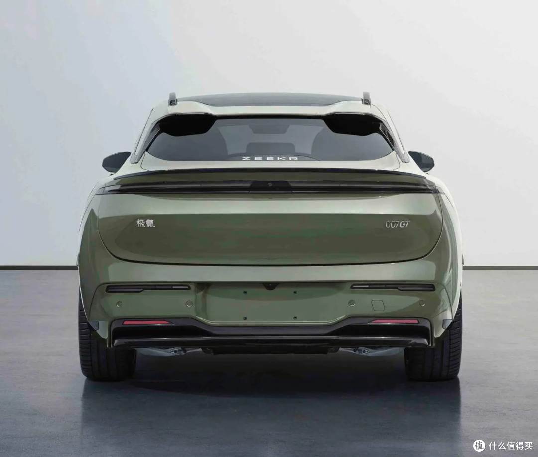 21.98万!极氪007 GT,两厢轿跑搭800V电驱,真"轻快"能爆款吗?