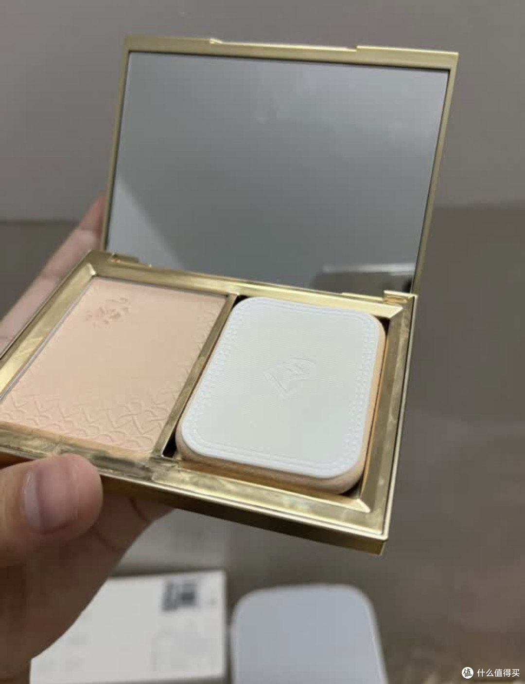 我的爱用粉饼——完美日记羽缎透滑粉饼