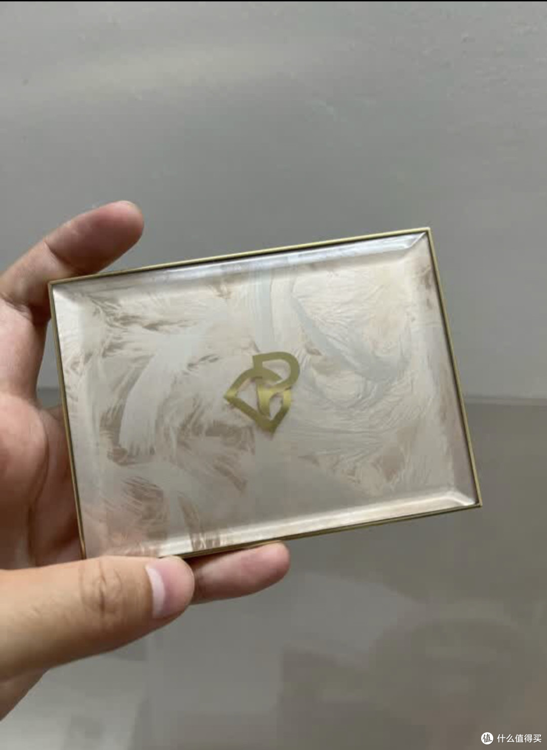 我的爱用粉饼——完美日记羽缎透滑粉饼