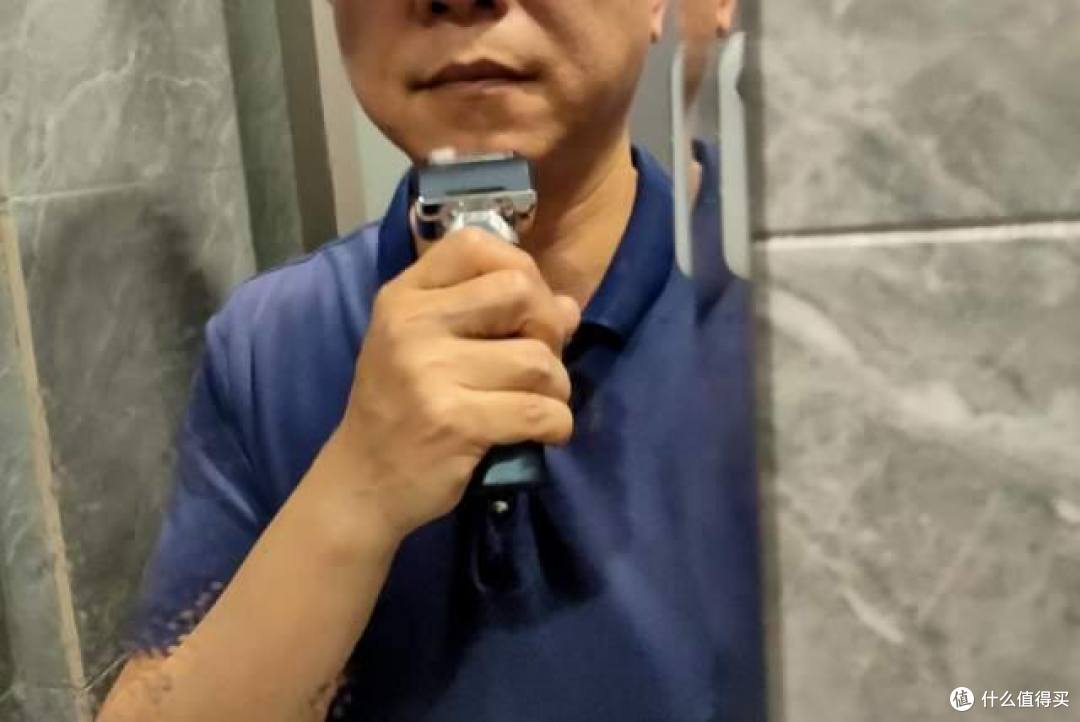 五刀头狂魔精准捕获每根胡须,媲美手动剃须,未野MRX剃须刀测评