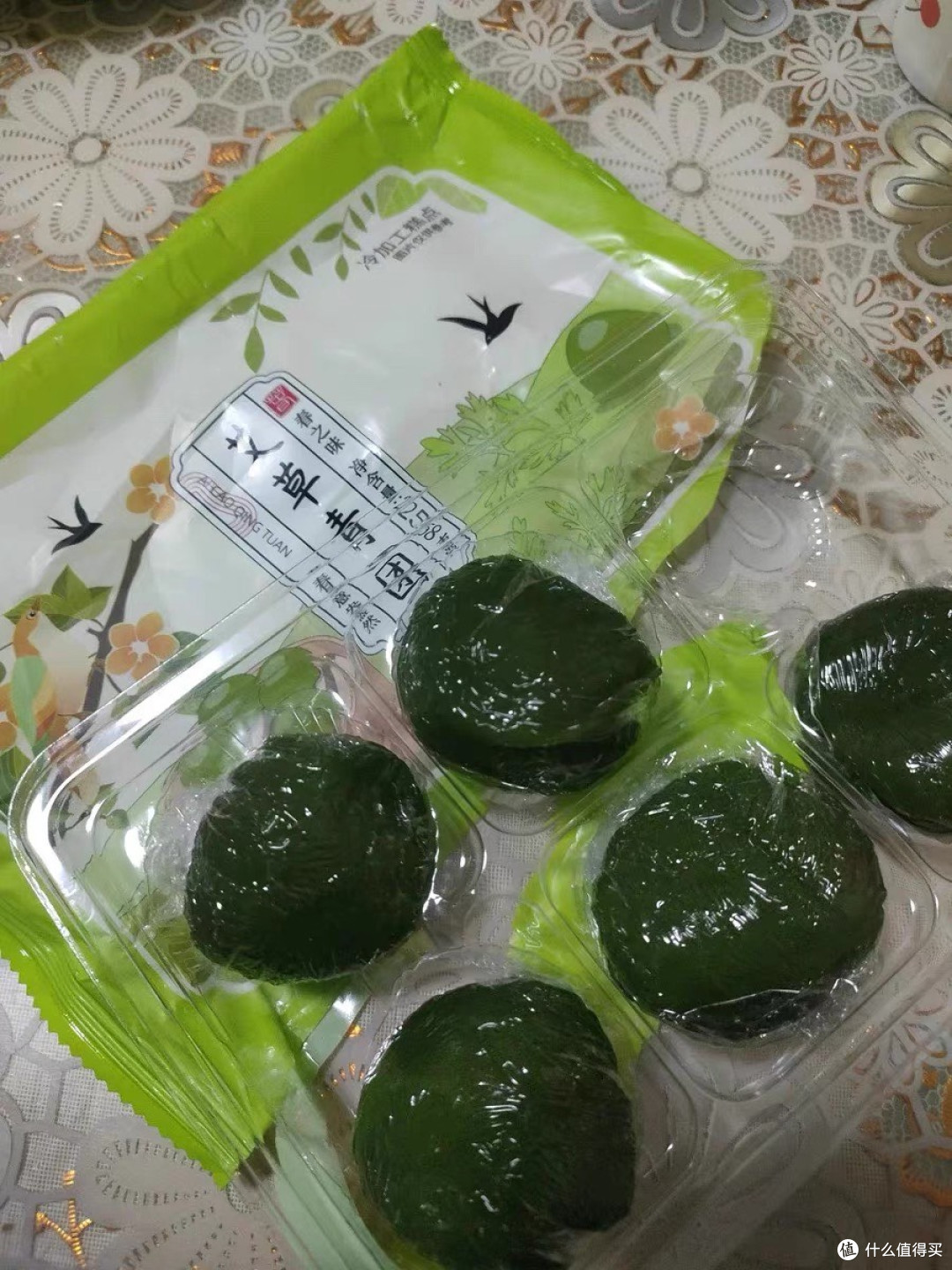 青团:清明节的传统美食
