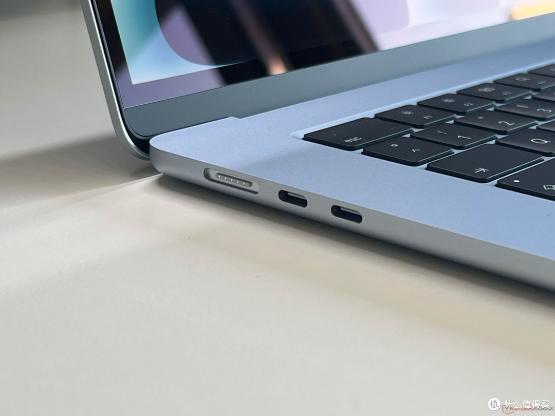 遥遥领先的无风扇静音:Apple MacBook Air 15 M4 评测