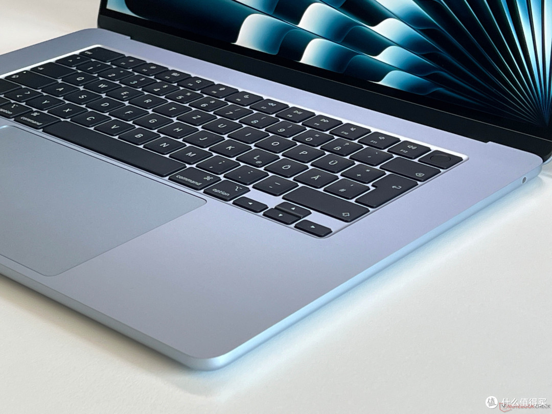 遥遥领先的无风扇静音:Apple MacBook Air 15 M4 评测