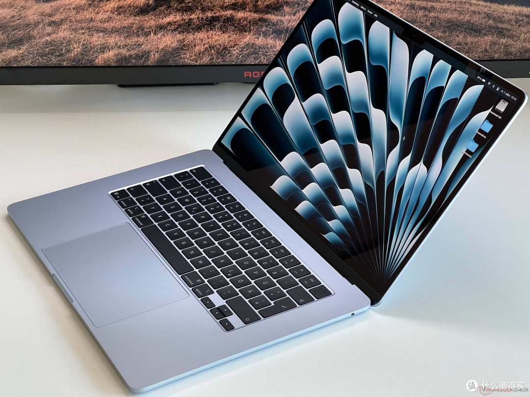遥遥领先的无风扇静音:Apple MacBook Air 15 M4 评测