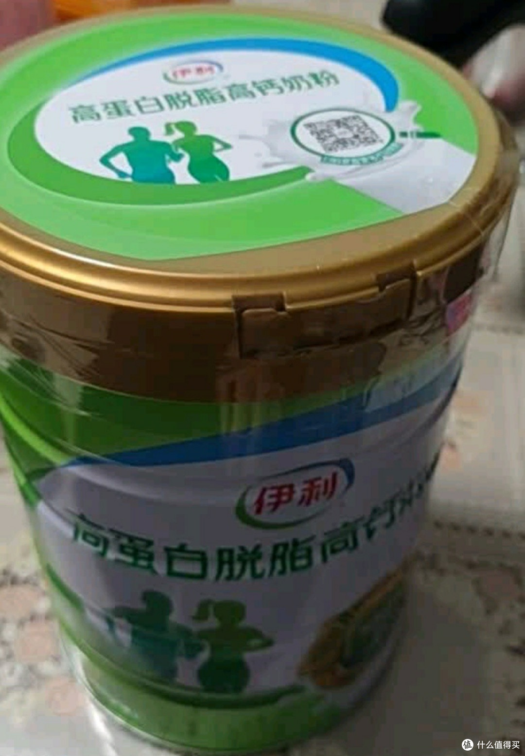 健康生活,从一杯伊利高钙高蛋白脱脂奶粉开始
