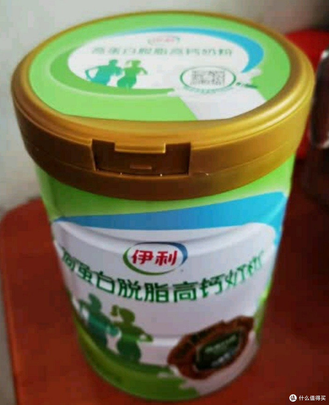 健康生活,从一杯伊利高钙高蛋白脱脂奶粉开始