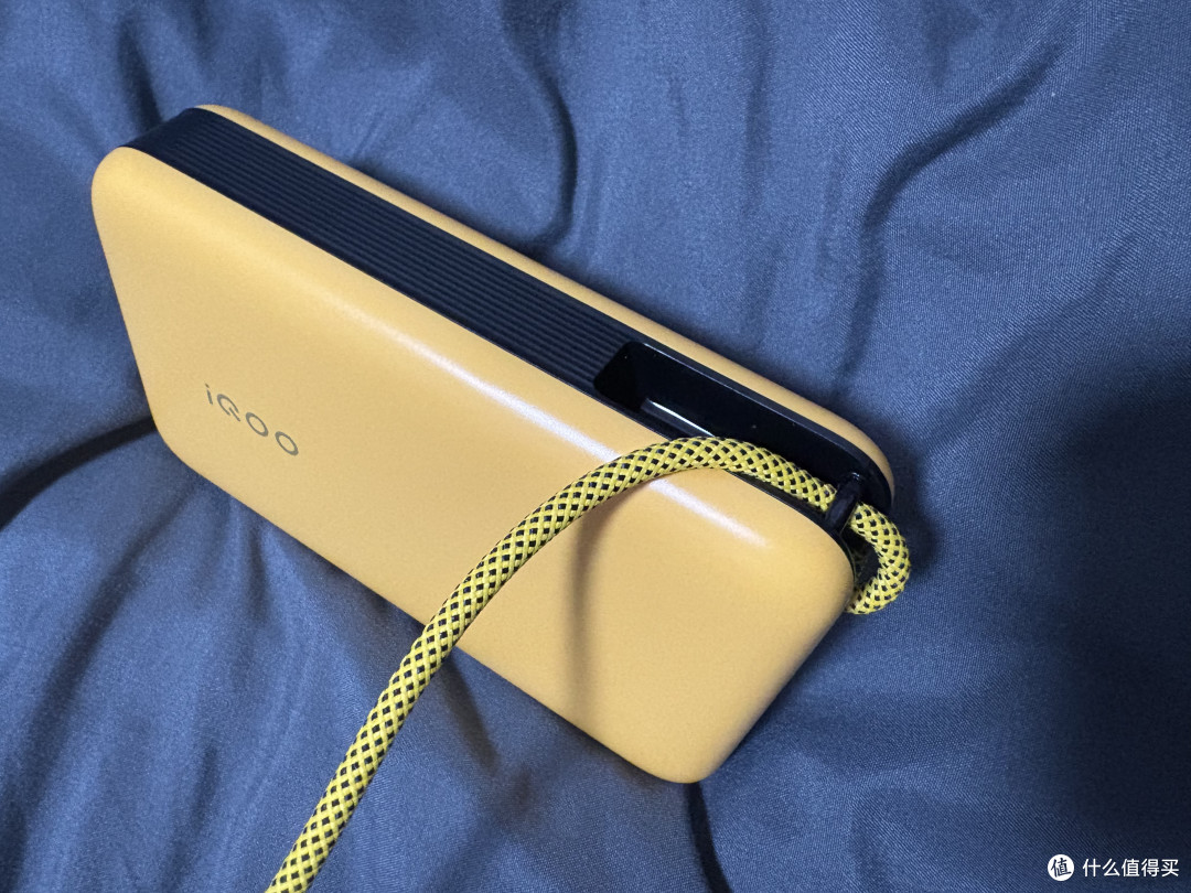 vivo iQOO 22.5W自带线充电宝测评:工薪族的出差与周末实用之选