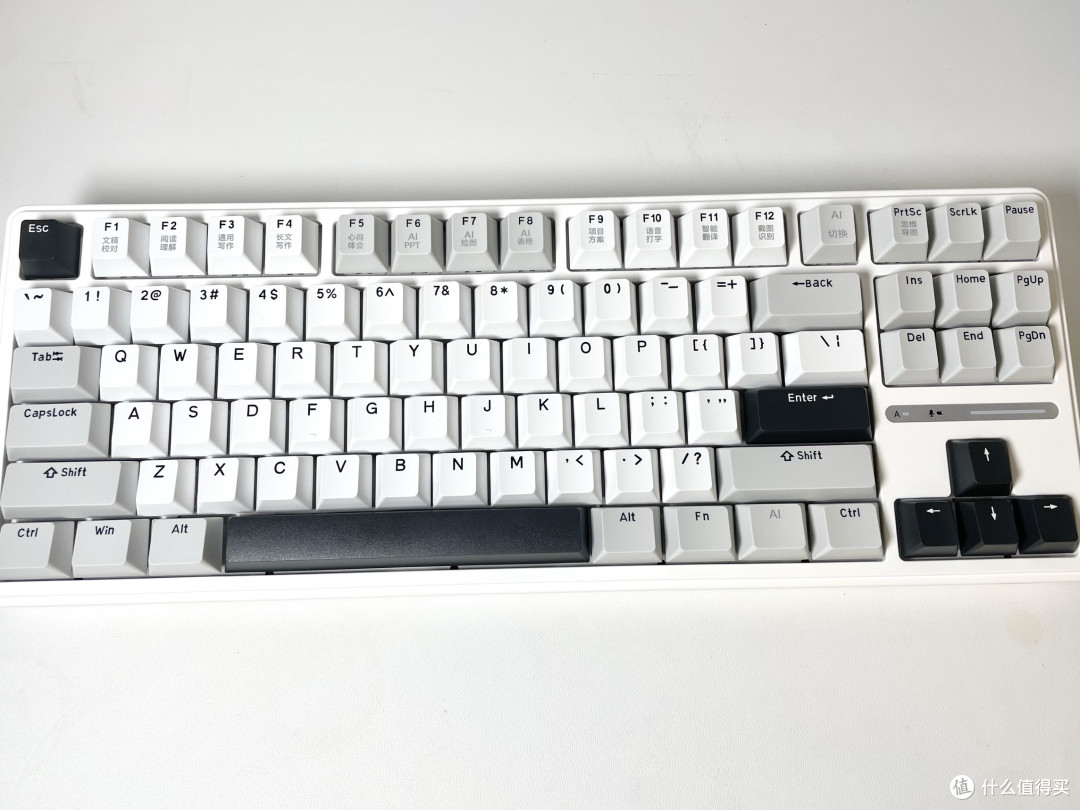 R87 PRO AI四模键盘体验：功能与设计兼备