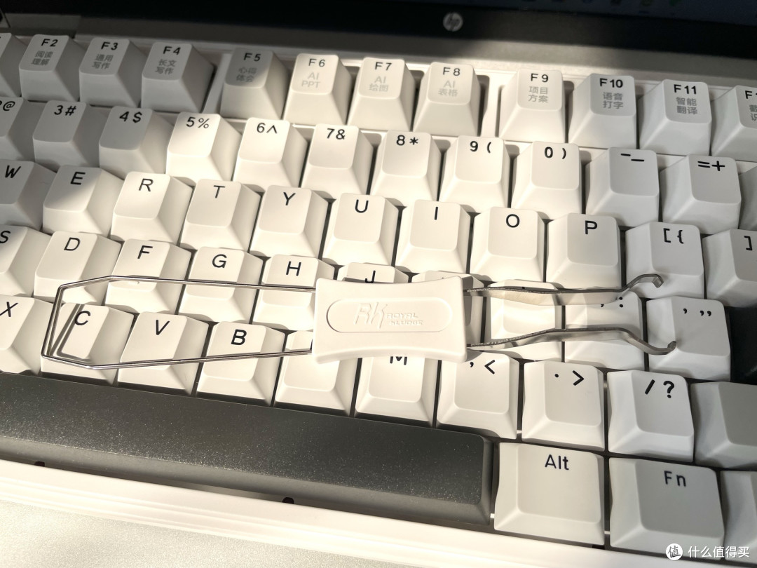 R87 PRO AI四模键盘体验：功能与设计兼备
