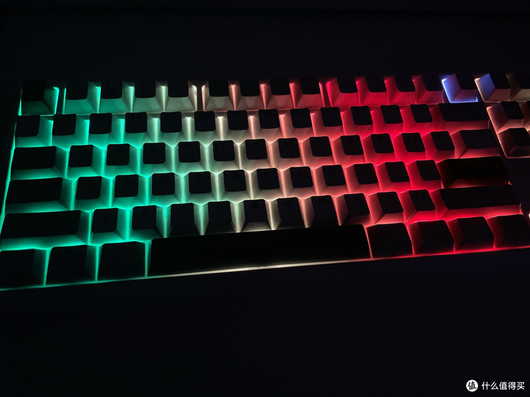 R87 PRO AI四模键盘体验：功能与设计兼备