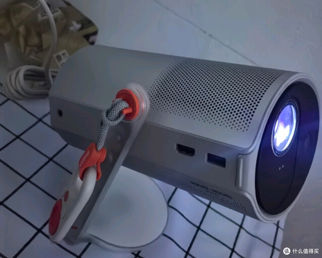 极米Play6 投影仪便携家庭影院 1080P云台投影 一体式隐藏支架