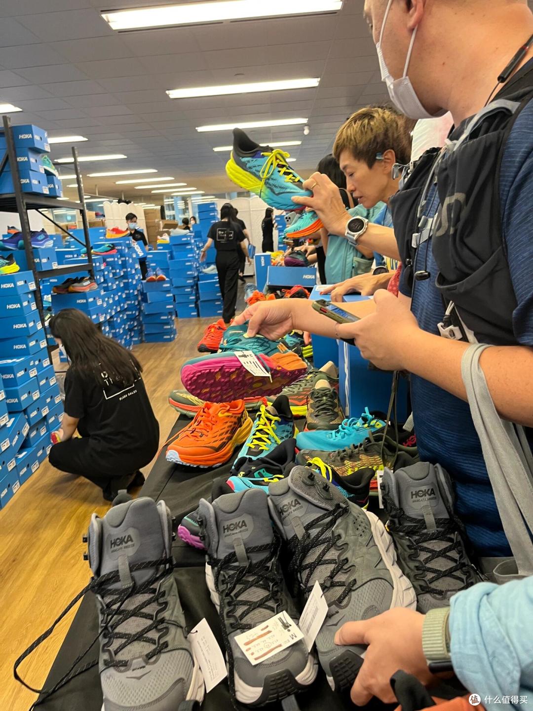 被中年男人“低估”的6个中产品牌,不输阿迪、Nike,性价比高