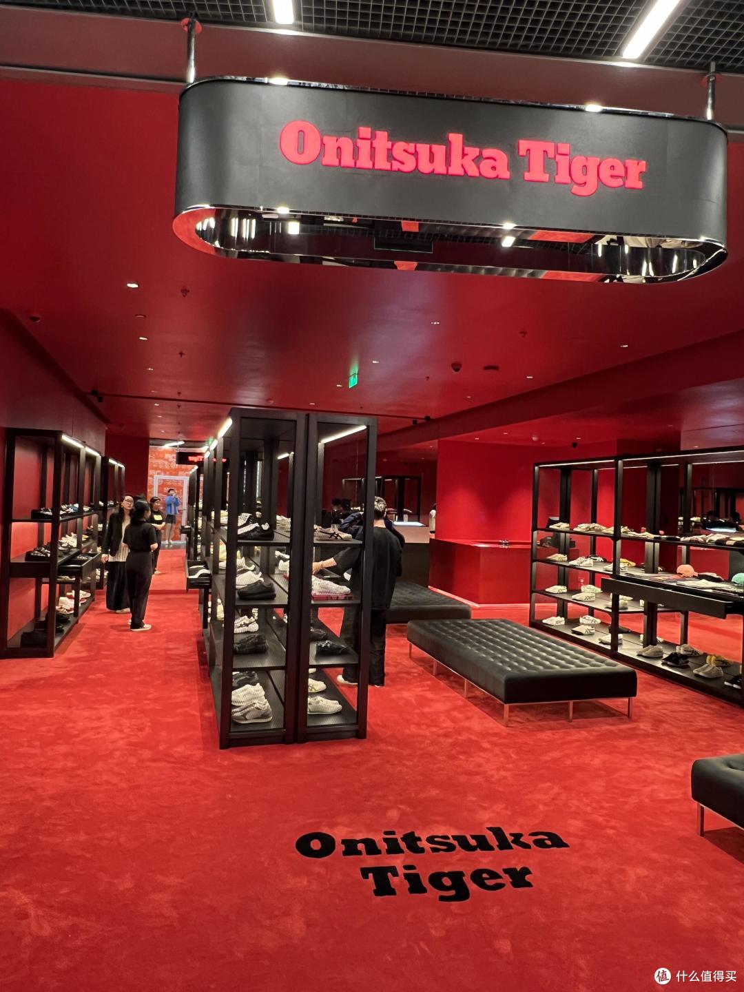 被中年男人“低估”的6个中产品牌,不输阿迪、Nike,性价比高