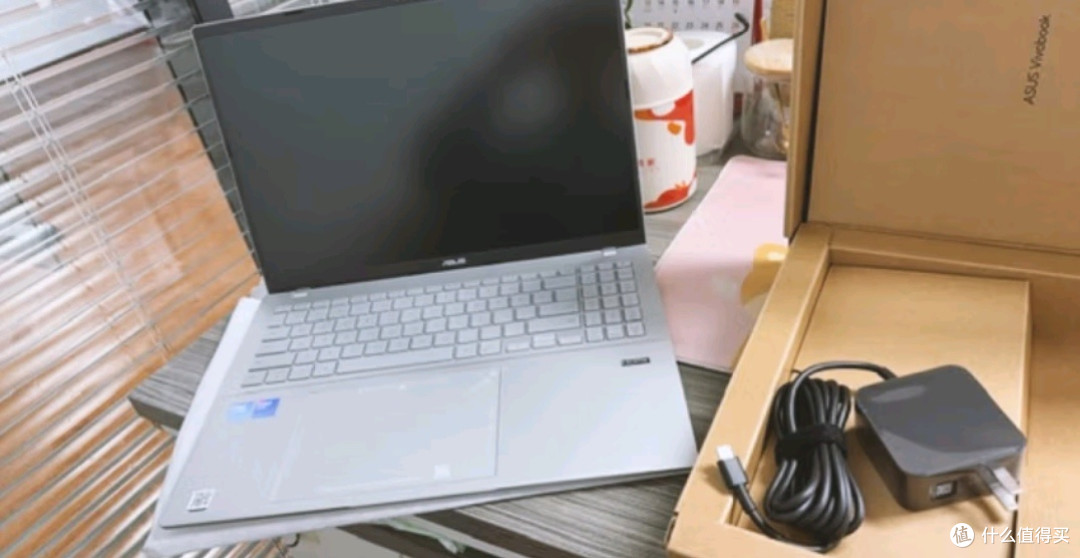 华硕无畏Pro16酷睿版2025:国家补贴加持,高性能AI轻薄本新选择