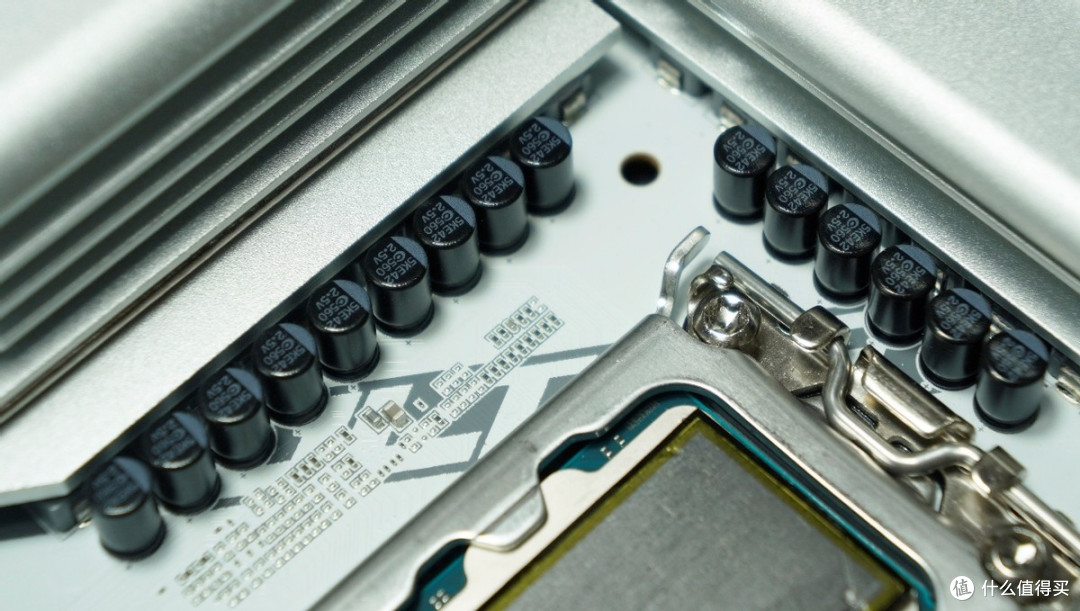酷睿Ultra 7 265K+iGame B860M Ultra白色主题主机装机配置单分享
