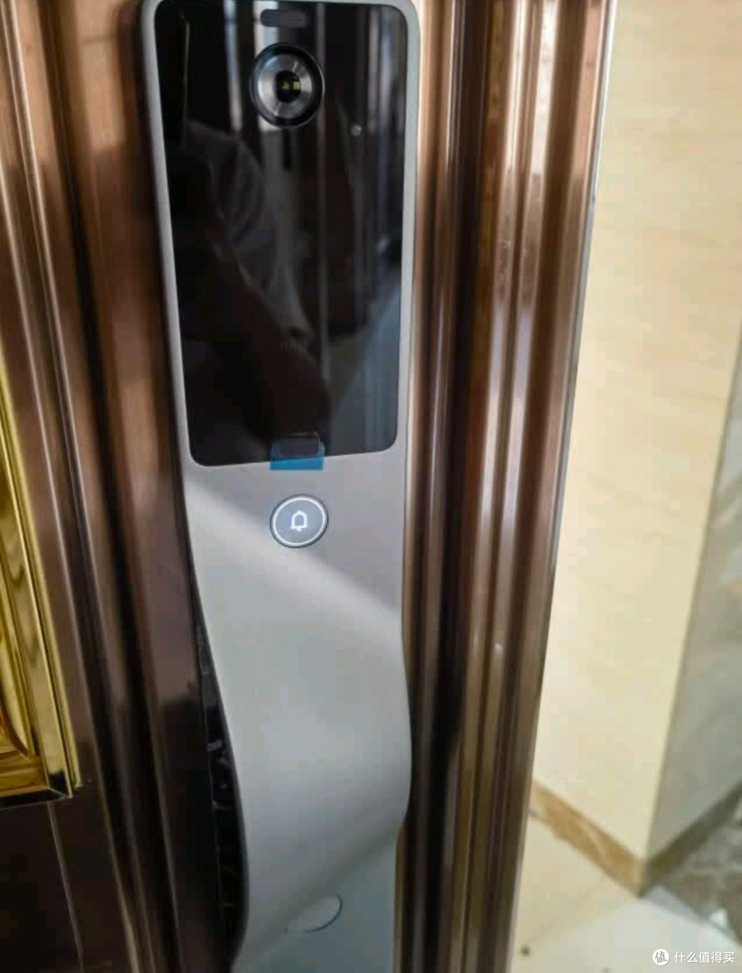 新房更换智能鹿客V5 Max右开智能门锁3D人脸识别智能锁。